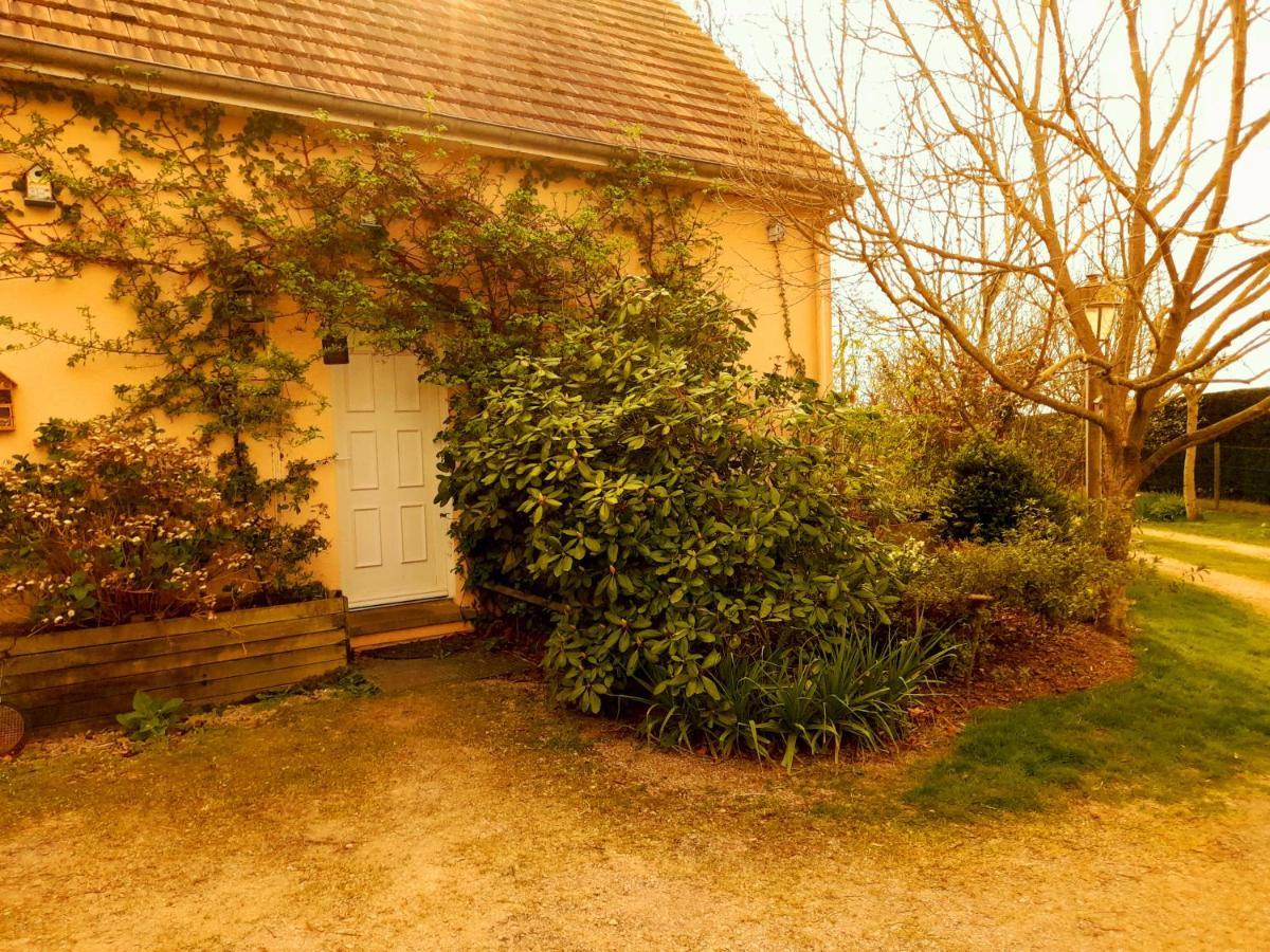 Chambres D'Hotes Naturistes De La Moque Souris Saint-Pierre-de-Mailloc Exterior photo